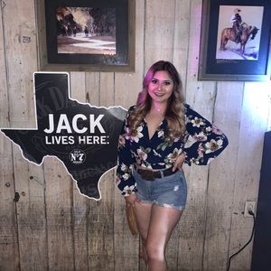 Meet your Posher, Thalia